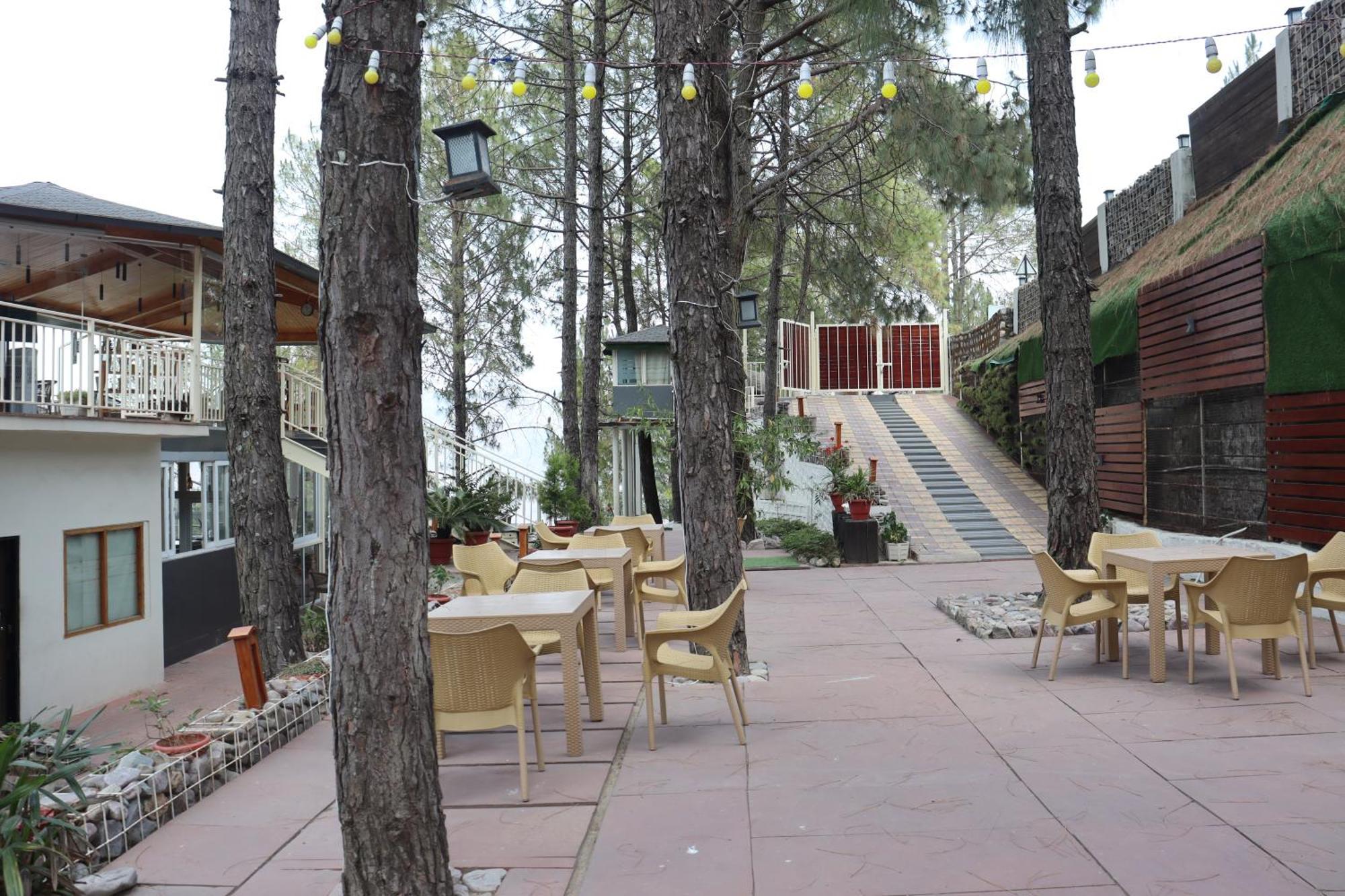 The Woods Retreat Hotel Lansdowne Exterior photo